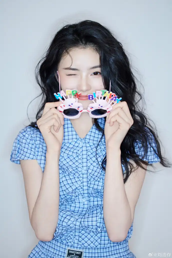 高铁APP界面示意图